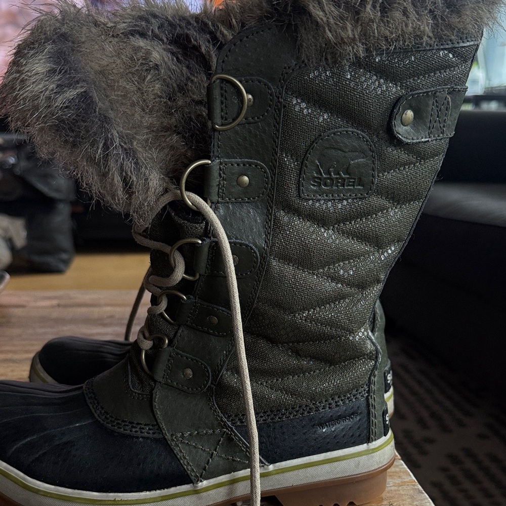 Sorel Olive Green and Black Quilted Faux-Fur Lace-Up Winter Boots